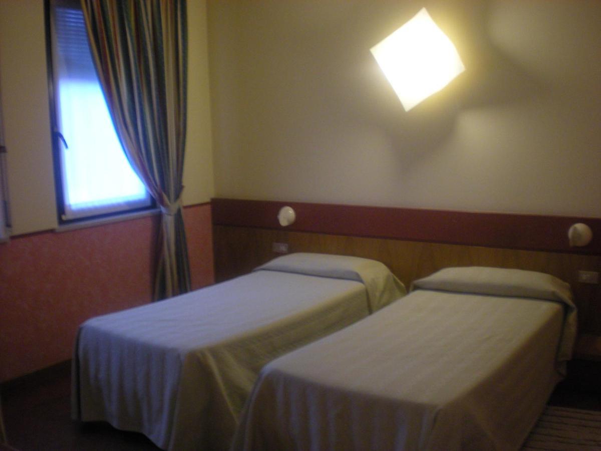 Hotel Roma Бусоленго Стая снимка