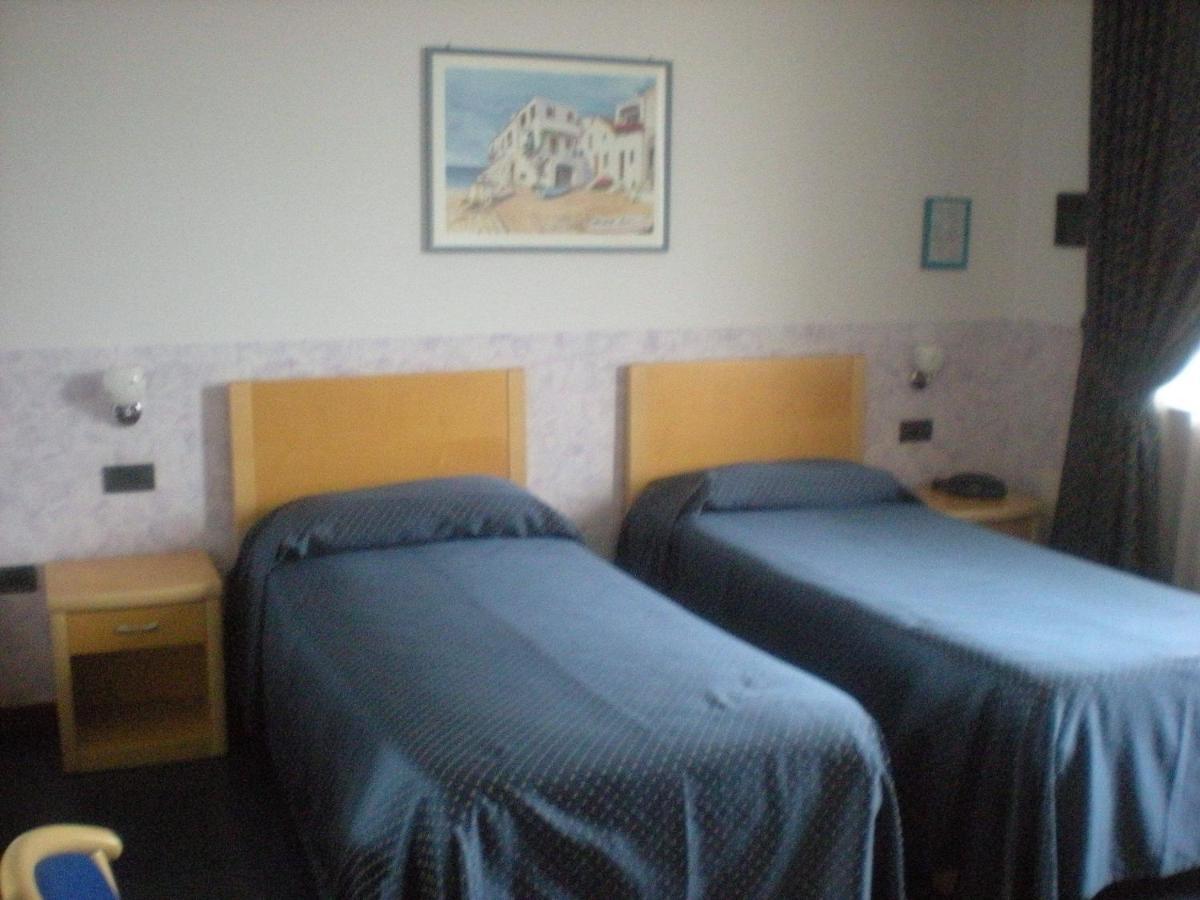 Hotel Roma Бусоленго Стая снимка