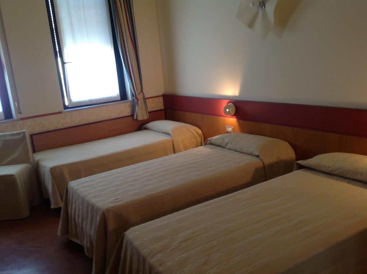 Hotel Roma Бусоленго Стая снимка