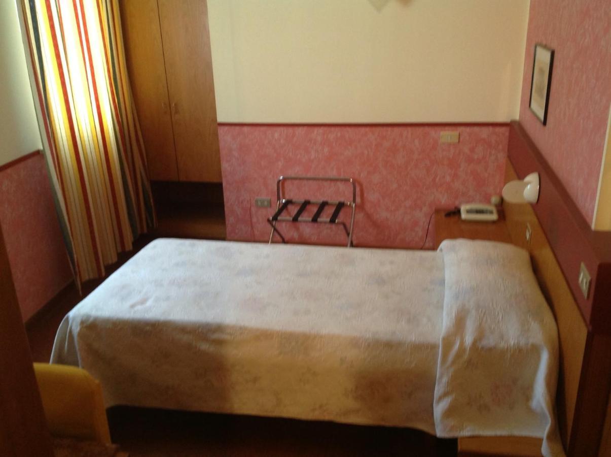 Hotel Roma Бусоленго Екстериор снимка