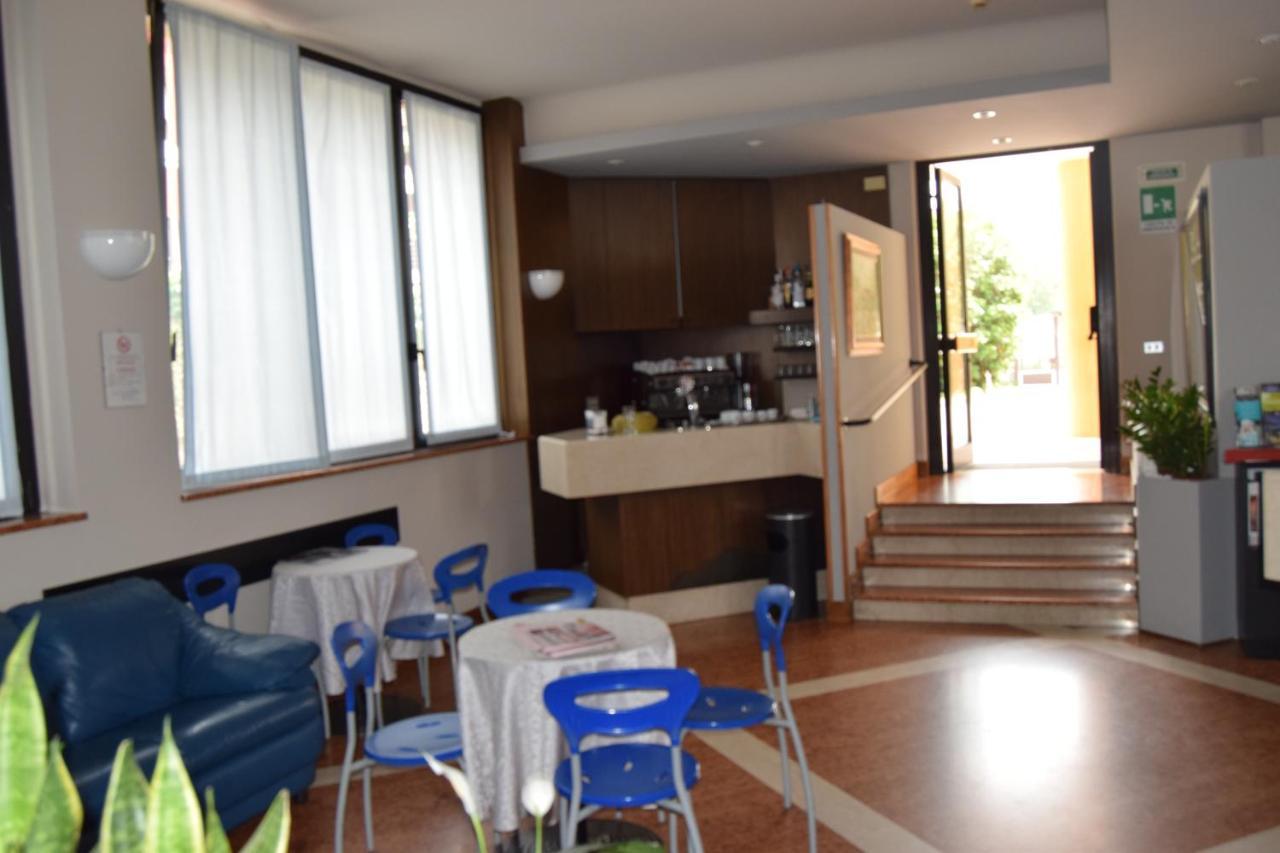 Hotel Roma Бусоленго Екстериор снимка