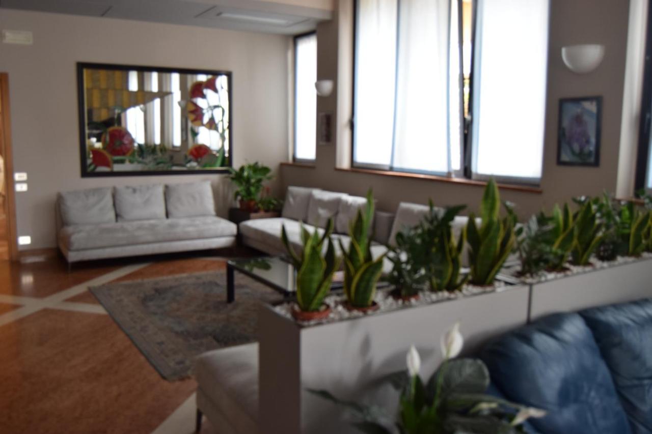 Hotel Roma Бусоленго Екстериор снимка