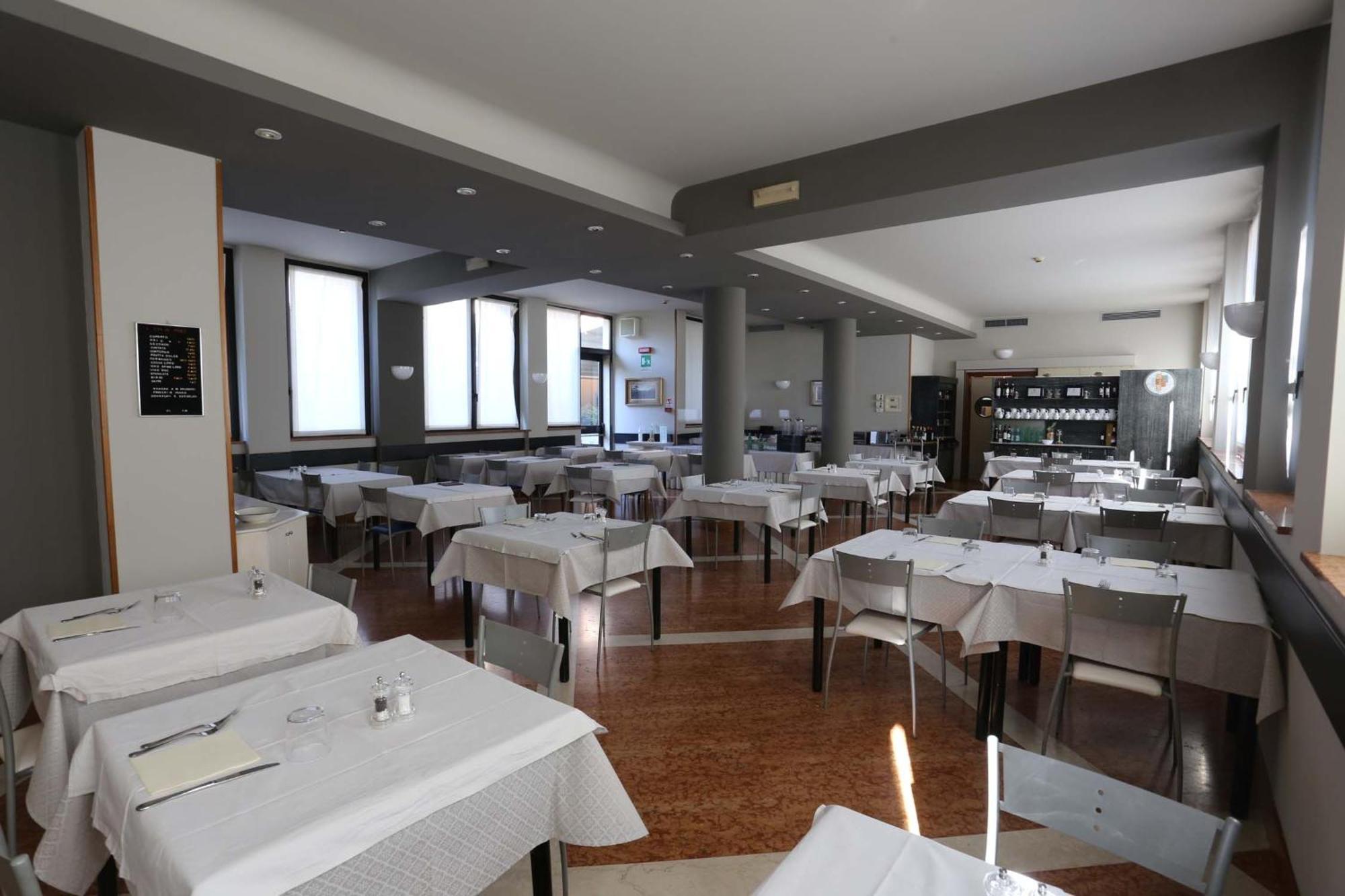 Hotel Roma Бусоленго Екстериор снимка