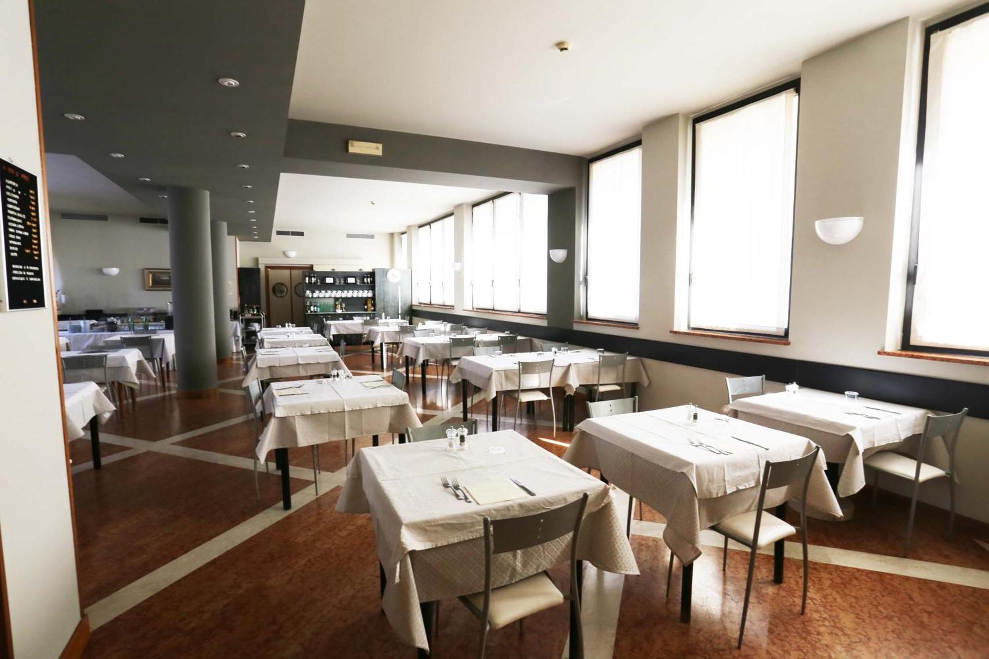 Hotel Roma Бусоленго Екстериор снимка