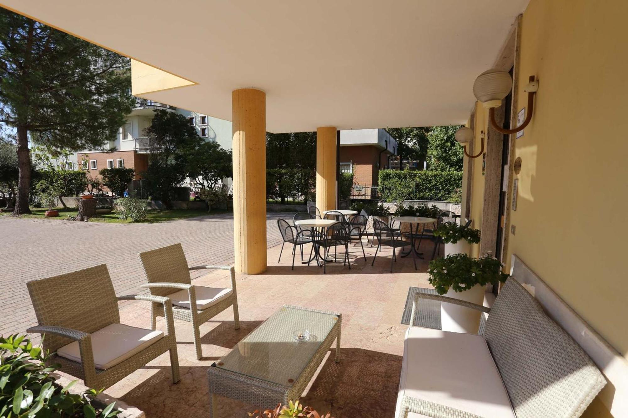 Hotel Roma Бусоленго Екстериор снимка