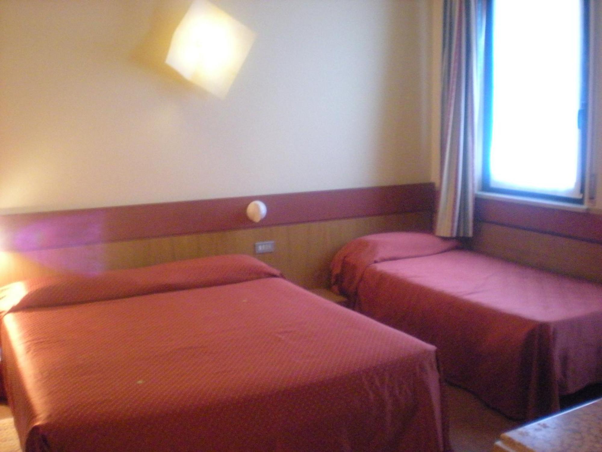 Hotel Roma Бусоленго Екстериор снимка